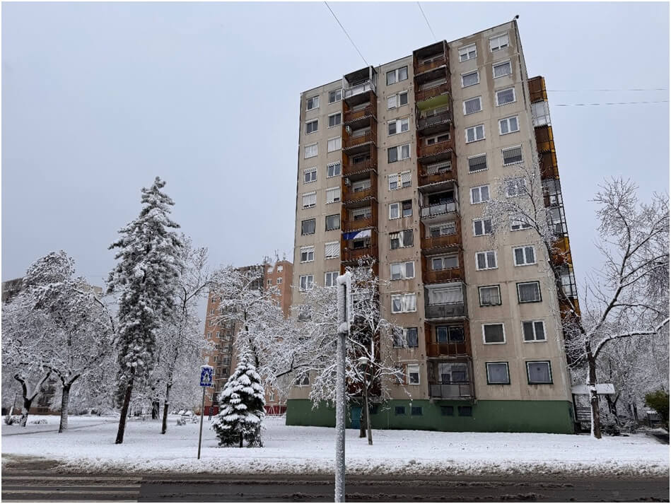 Panelházba nagyszoba ajtó 